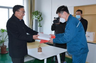 山东省潍坊市人大常委会副主任范福生莅临山东m88官网药业指导慰问