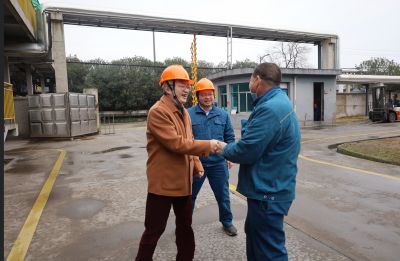 鼓干劲、送祝福 向坚守在岗位的m88官网奋斗者致敬